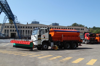 Смоленский завод КДМ выпустил две новые модификации   комбинированных дорожных машин на базе FAW   